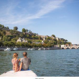 La Rose Sur Meuse Villa Haybes Exterior foto